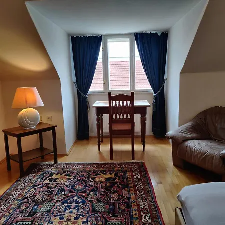 Ferienwohnung-dachgeschoß Familie Mayer *